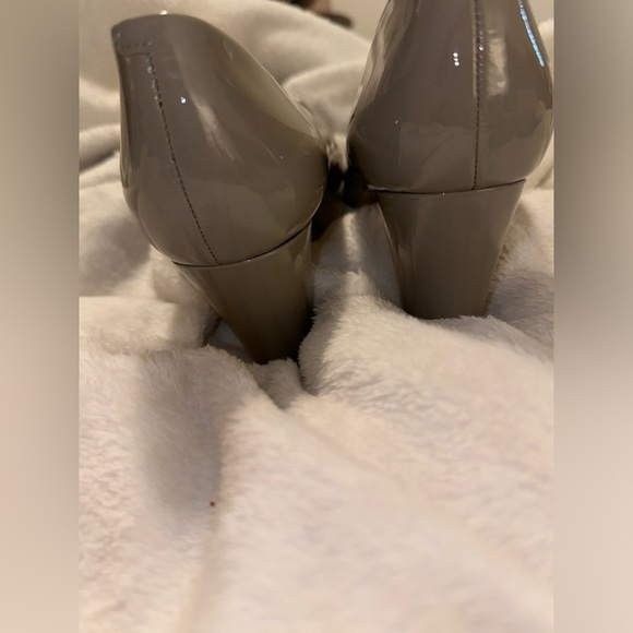 LAUREN Ralph Lauren Womens Size 9.5 100% Patent Leather Heels in Gray - Picture 11 of 16